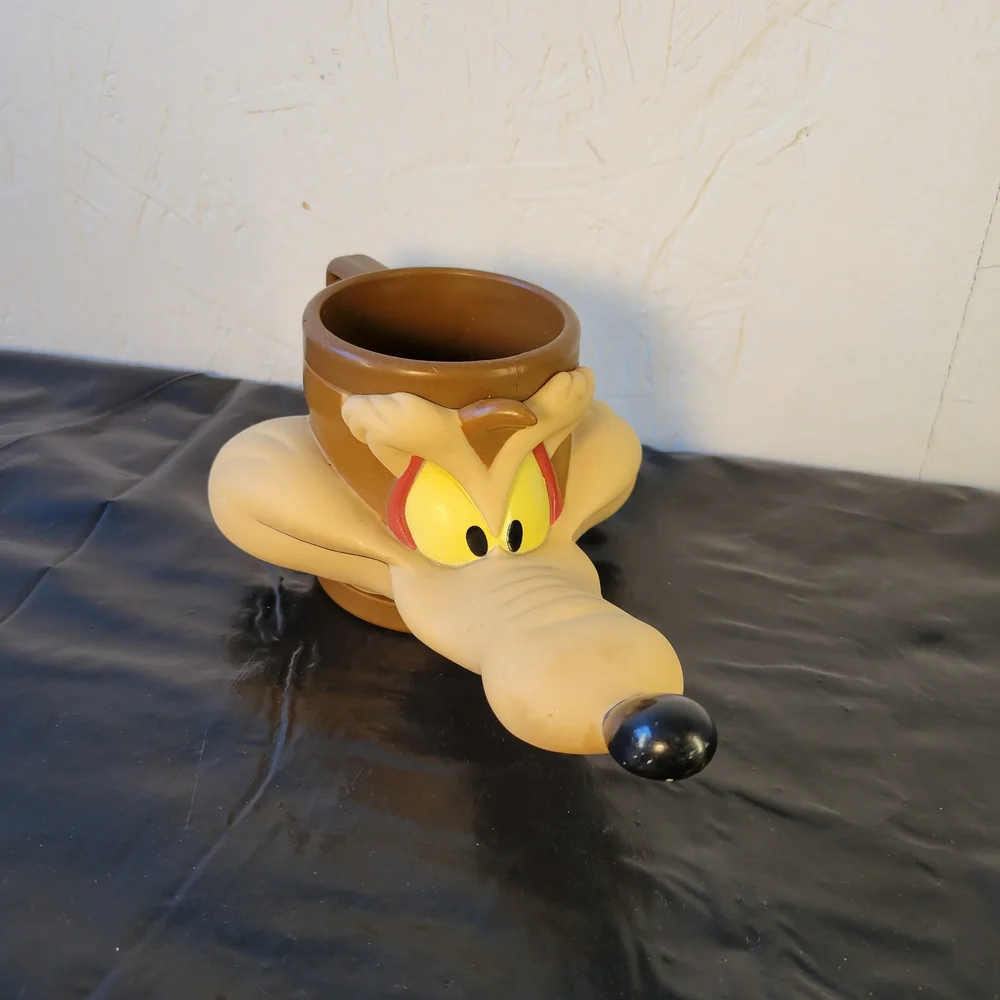 Warner Bros. Wile E. Coyote Looney Tunes 1993 Plastic Figural Mug 12 fl oz - Picture 3 of 10